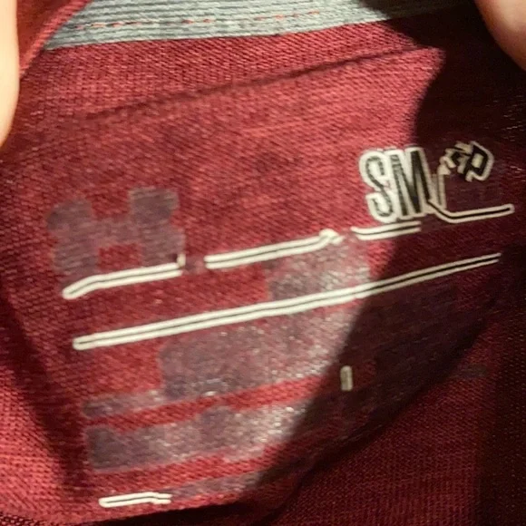 Under Armour maroon lightweight athletic shirt SM​ - Picture 4 of 4